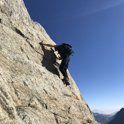 Outdoor-Rucksack im Einsatz beim Klettern
